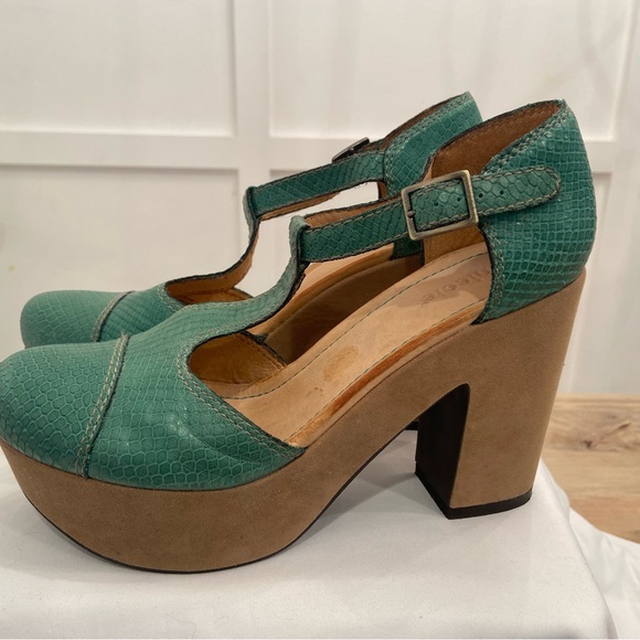Nicole Relish Green T-Strap platform shoes - Picture 5 of 13